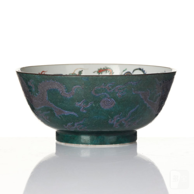 A rare green ground 'dragon and phoenix' bowl, - 图2